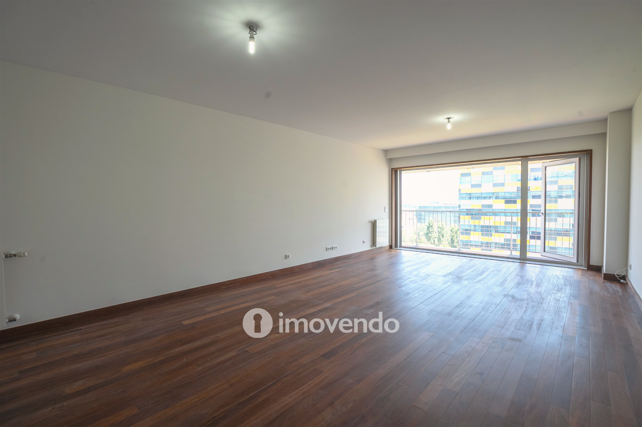 Apartamento T4, com vista rio e estacionamento, em Vila Nova de Gaia