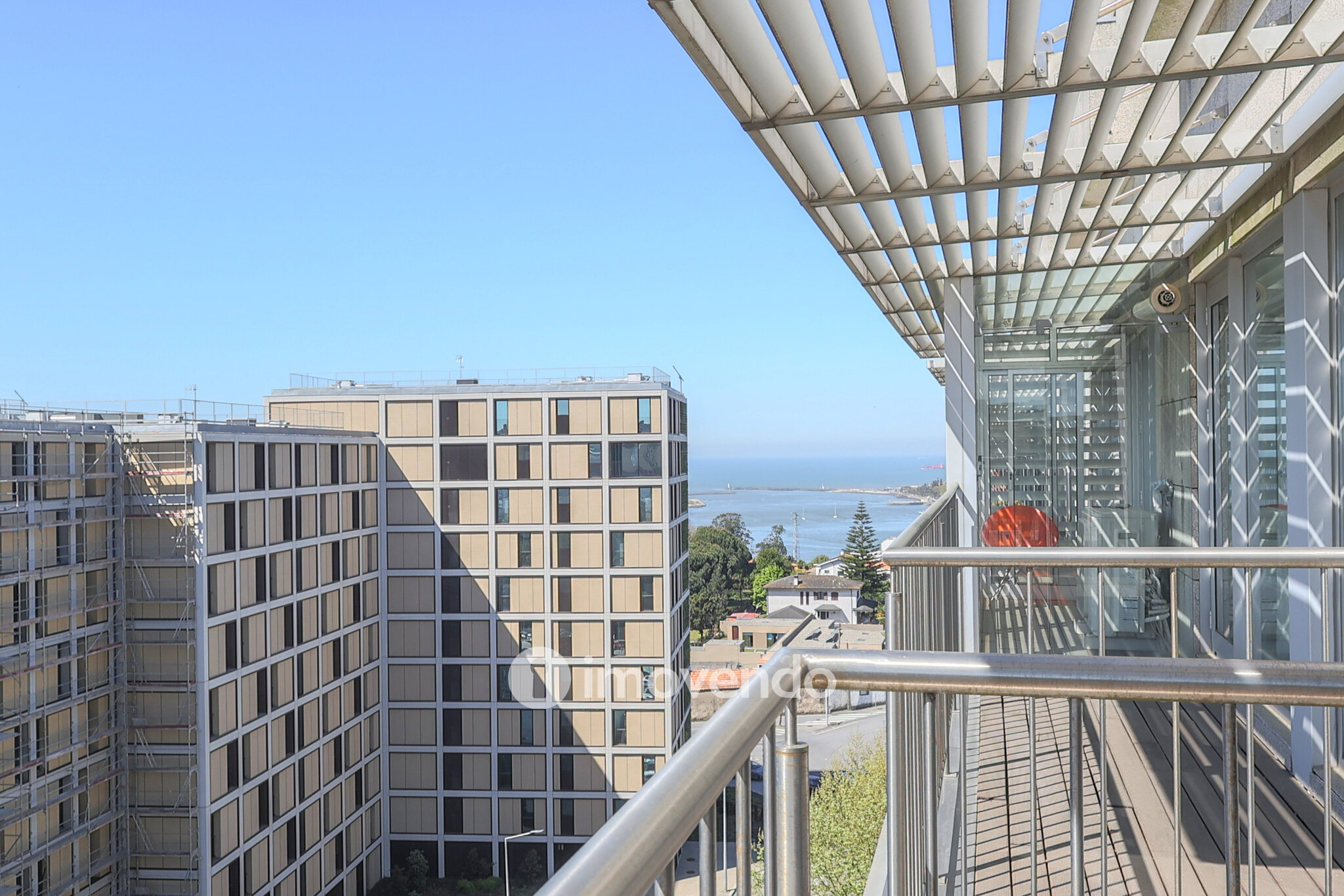 Apartamento T4, com vista rio e estacionamento, em Vila Nova de Gaia