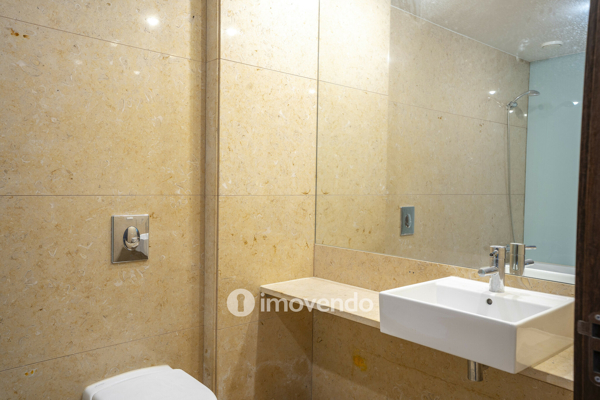 Apartamento T4, com vista rio e estacionamento, em Vila Nova de Gaia