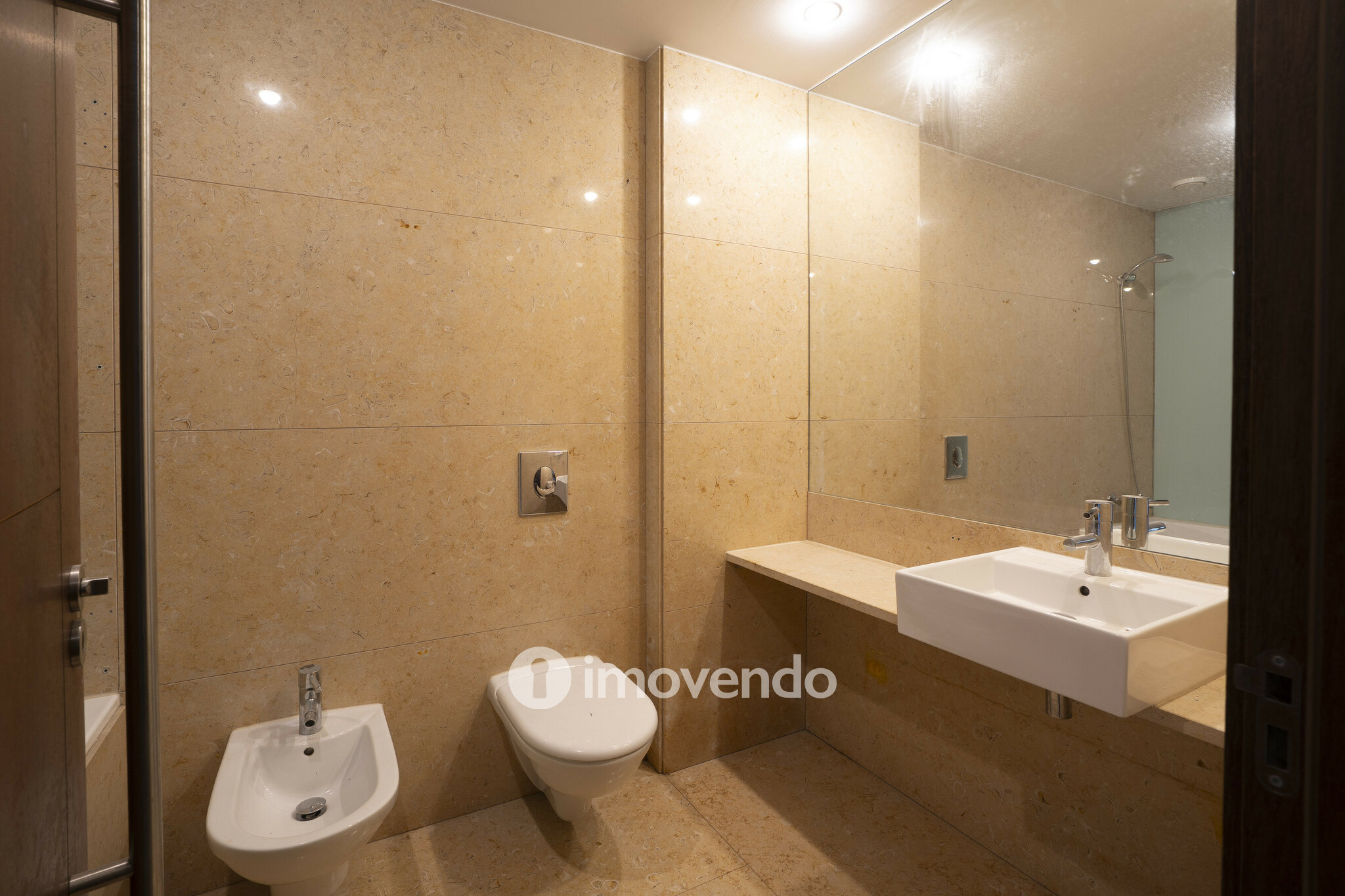 Apartamento T4, com vista rio e estacionamento, em Vila Nova de Gaia