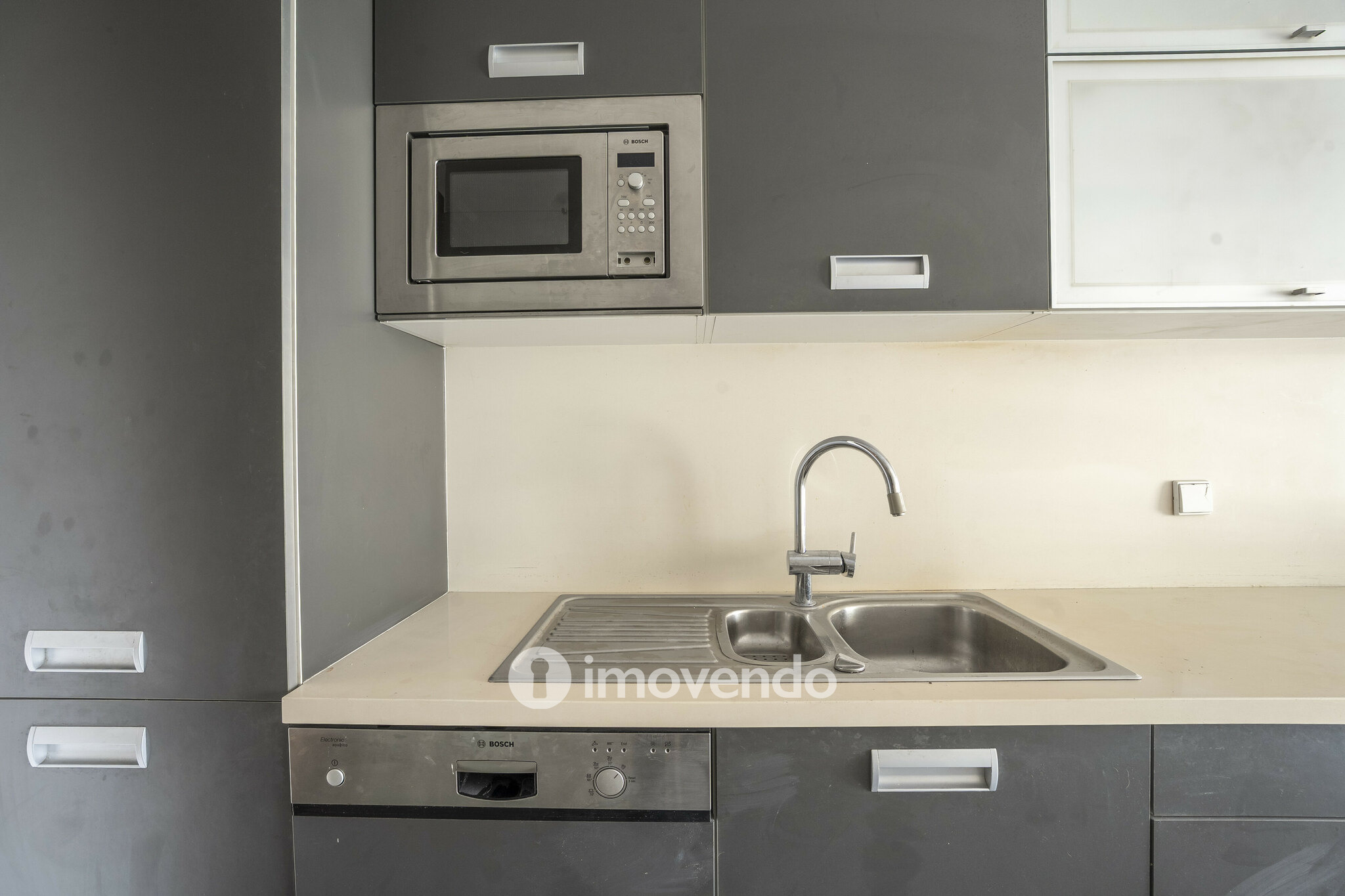 Apartamento T4, com vista rio e estacionamento, em Vila Nova de Gaia