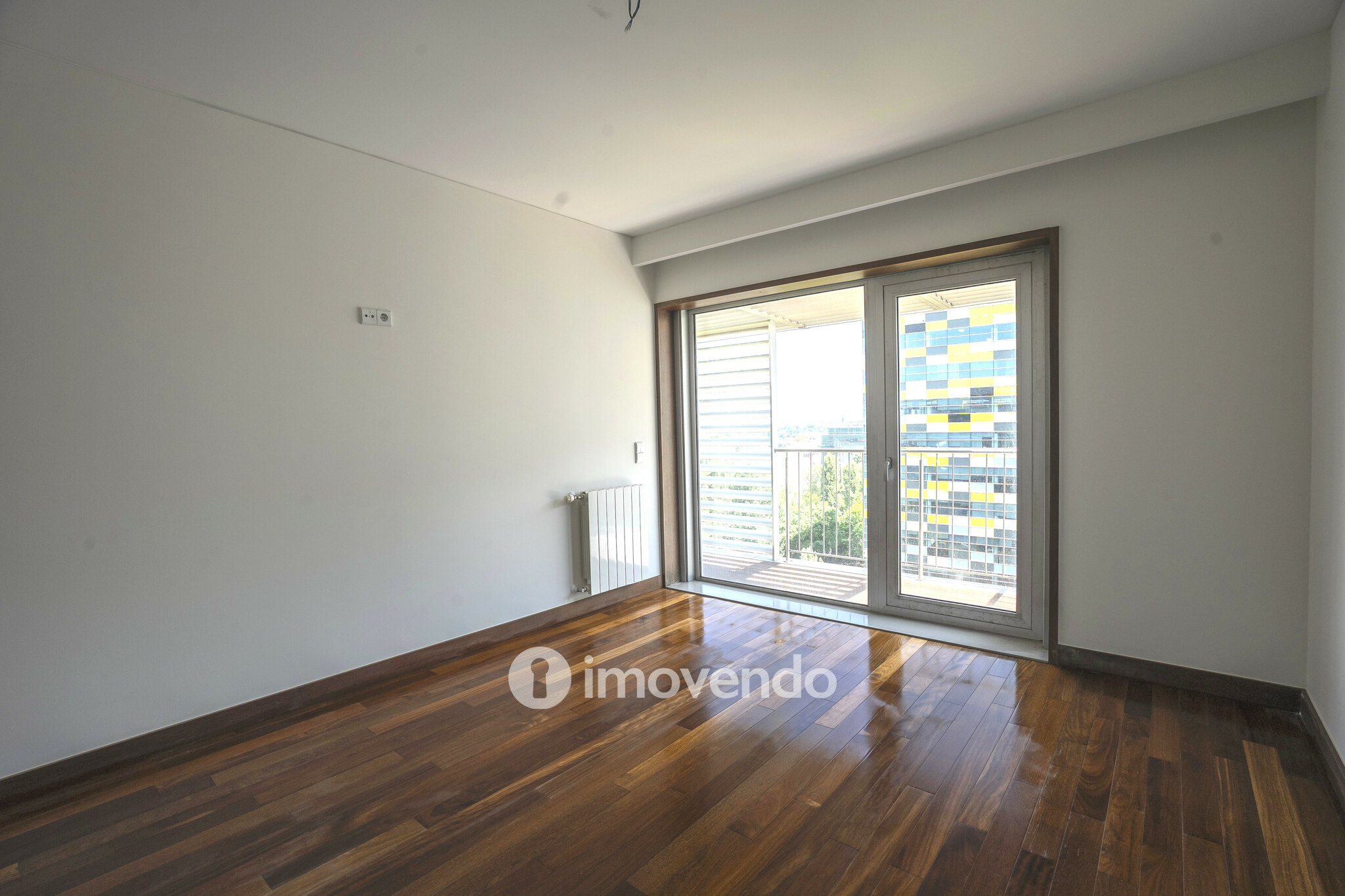 Apartamento T4, com vista rio e estacionamento, em Vila Nova de Gaia