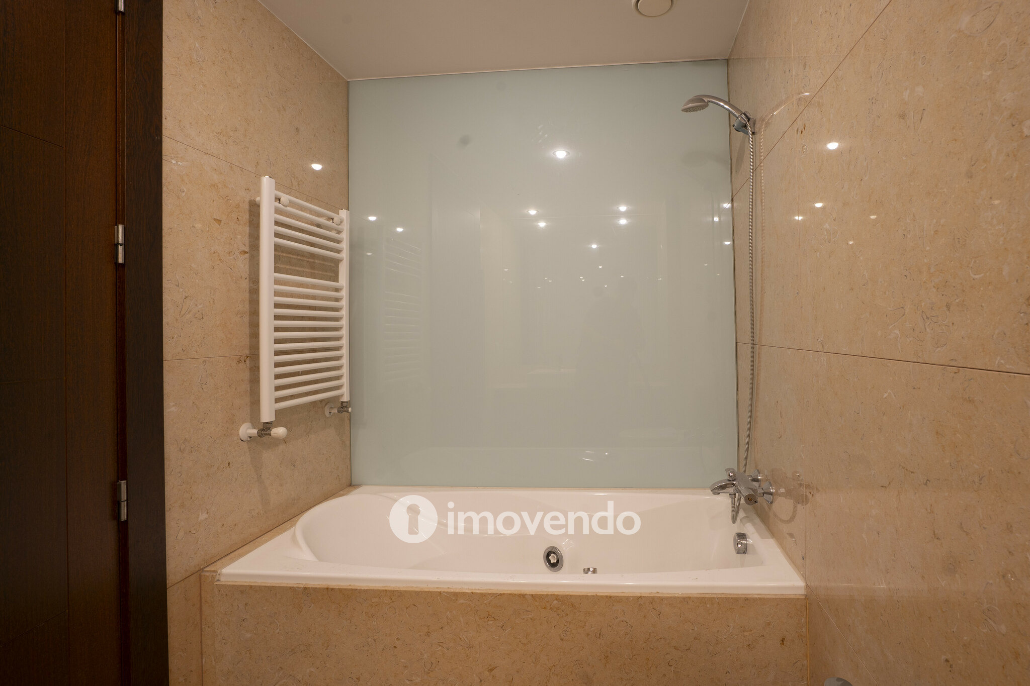 Apartamento T4, com vista rio e estacionamento, em Vila Nova de Gaia