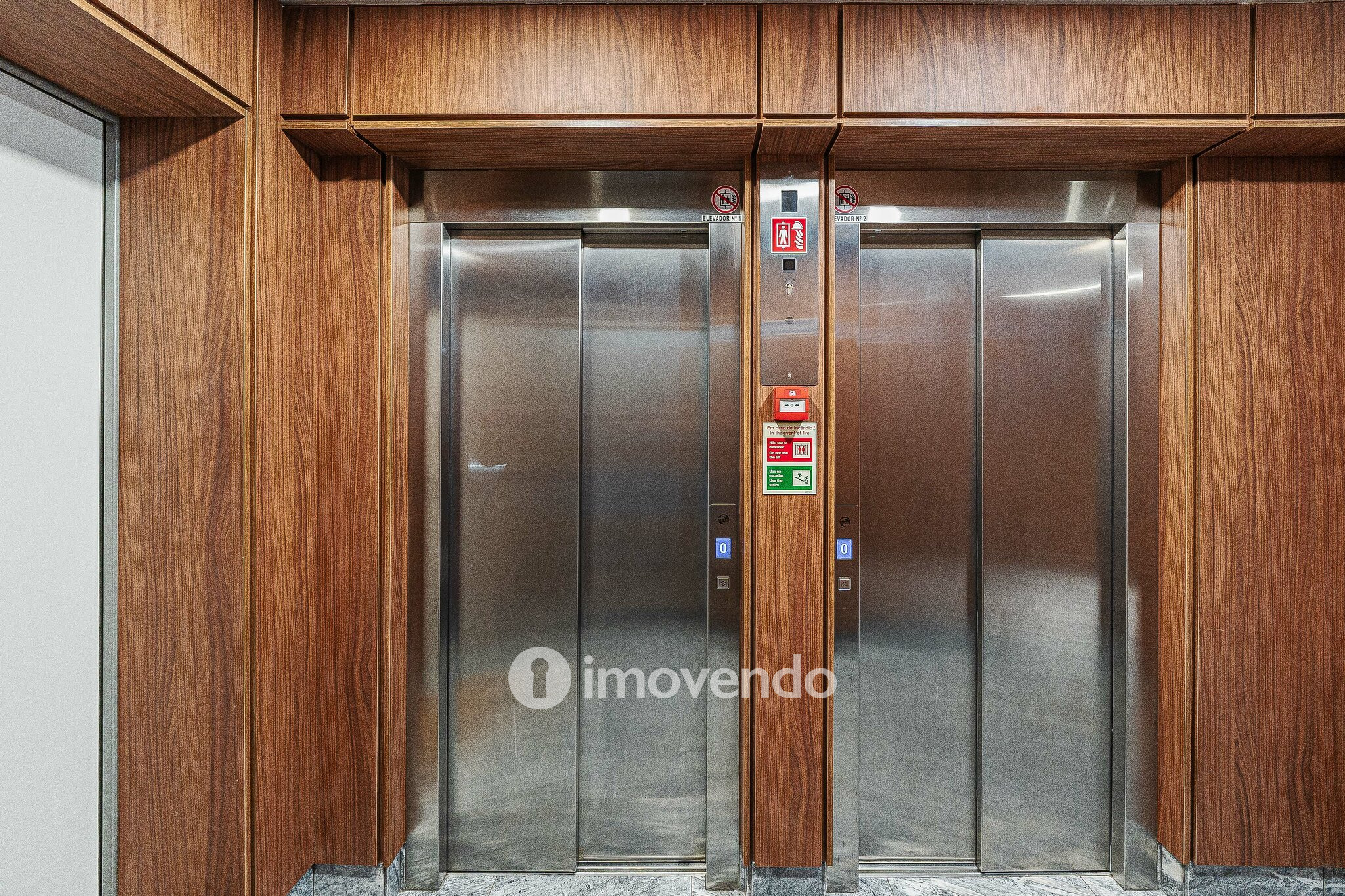 Apartamento T2, com estacionamento e cozinha equipada, na Amadora