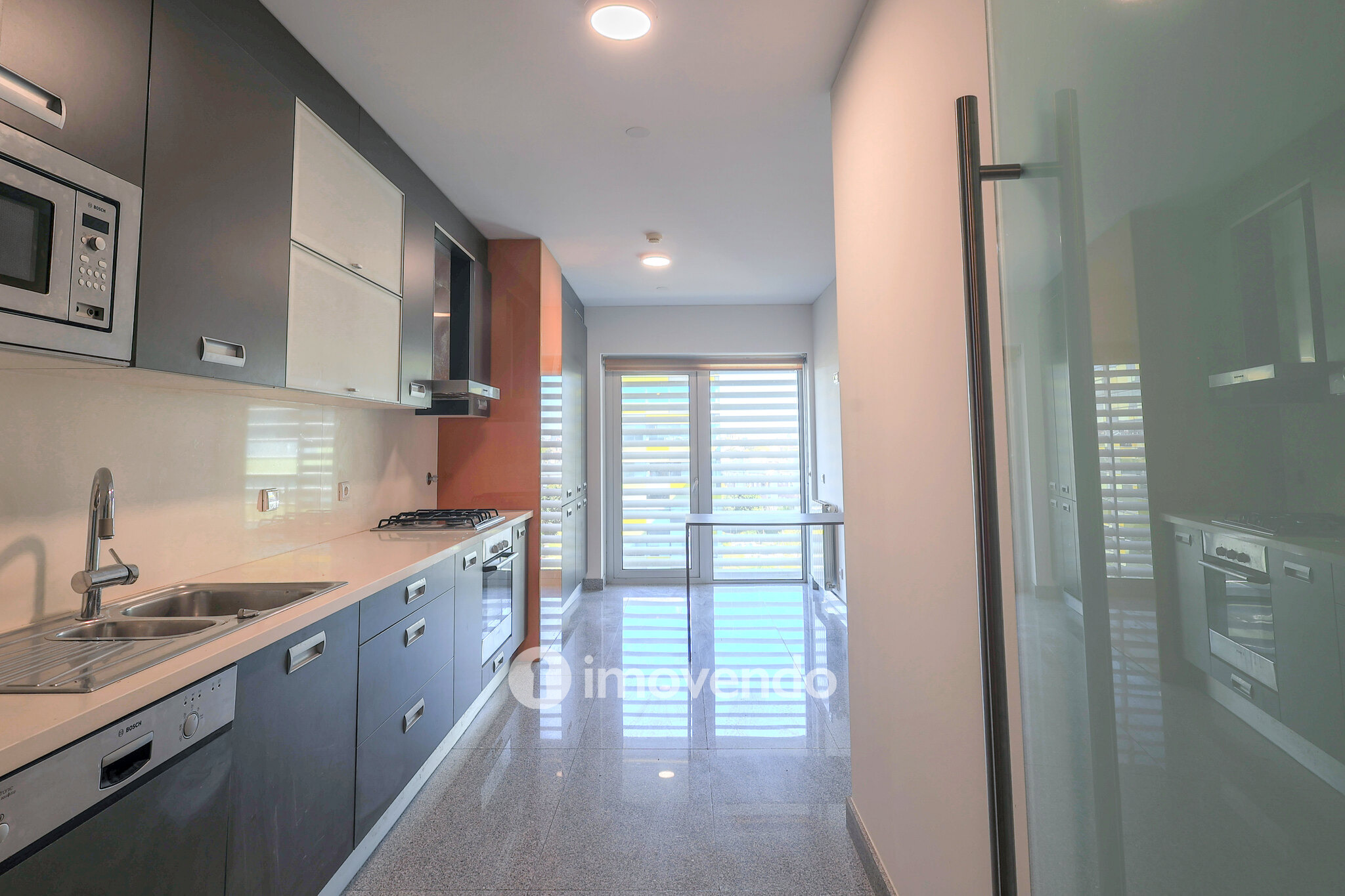 Apartamento T4, com vista rio e estacionamento, em Vila Nova de Gaia