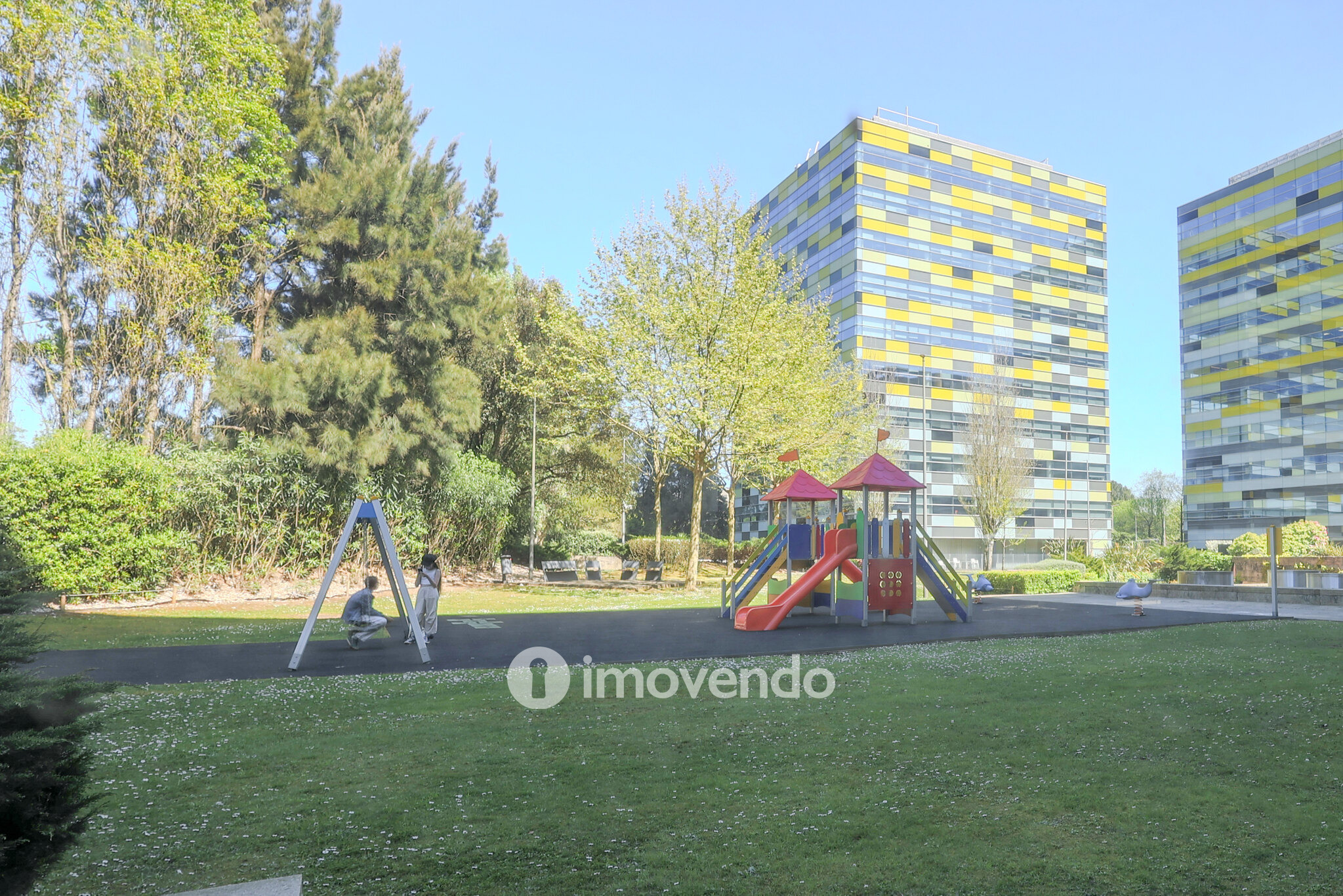 Apartamento T4, com vista rio e estacionamento, em Vila Nova de Gaia