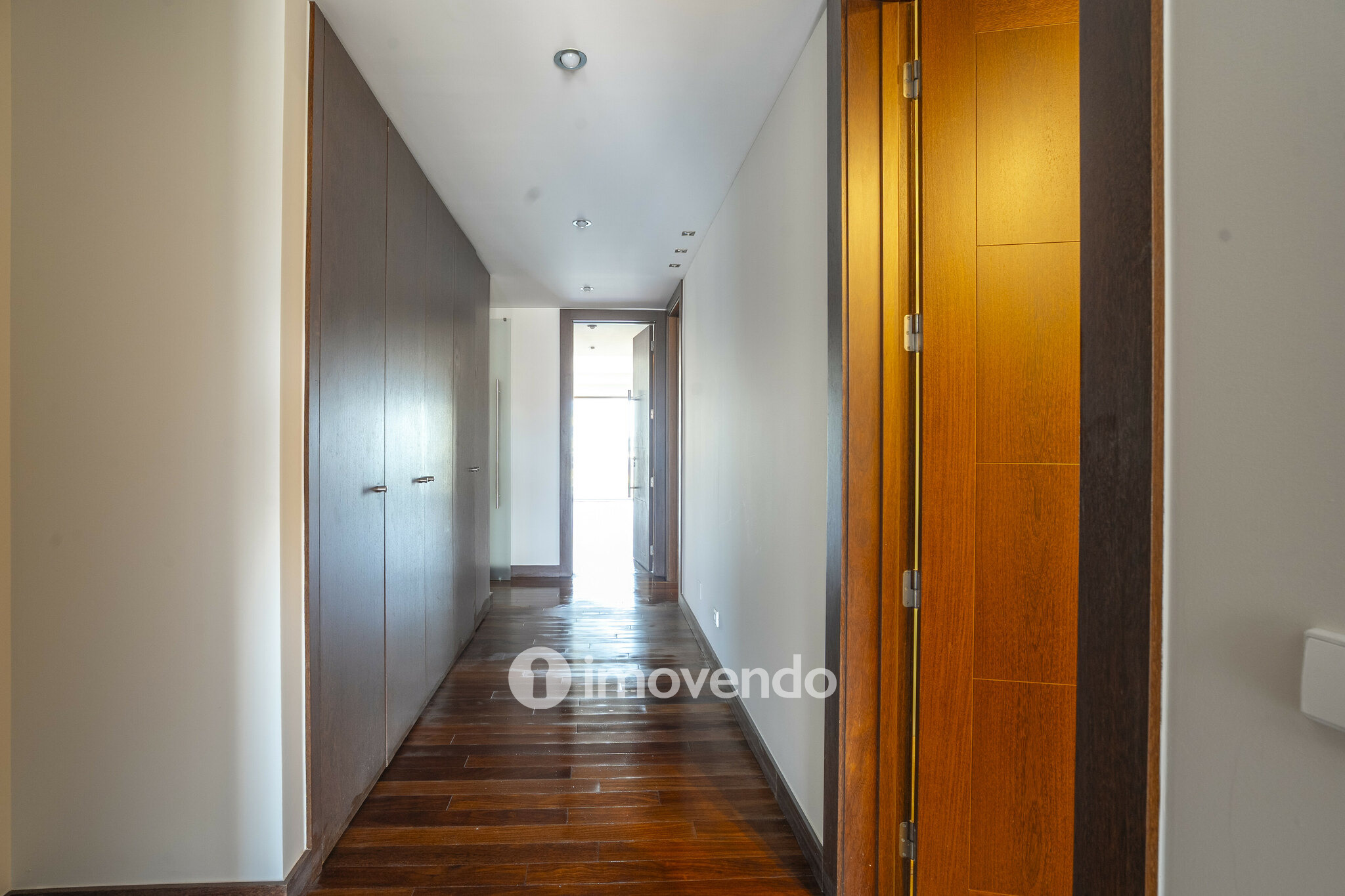 Apartamento T4, com vista rio e estacionamento, em Vila Nova de Gaia