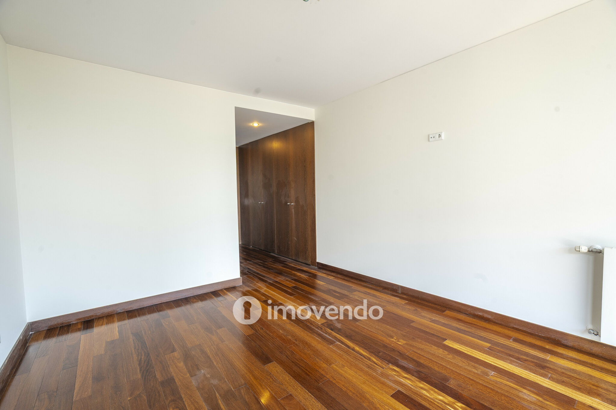 Apartamento T4, com vista rio e estacionamento, em Vila Nova de Gaia