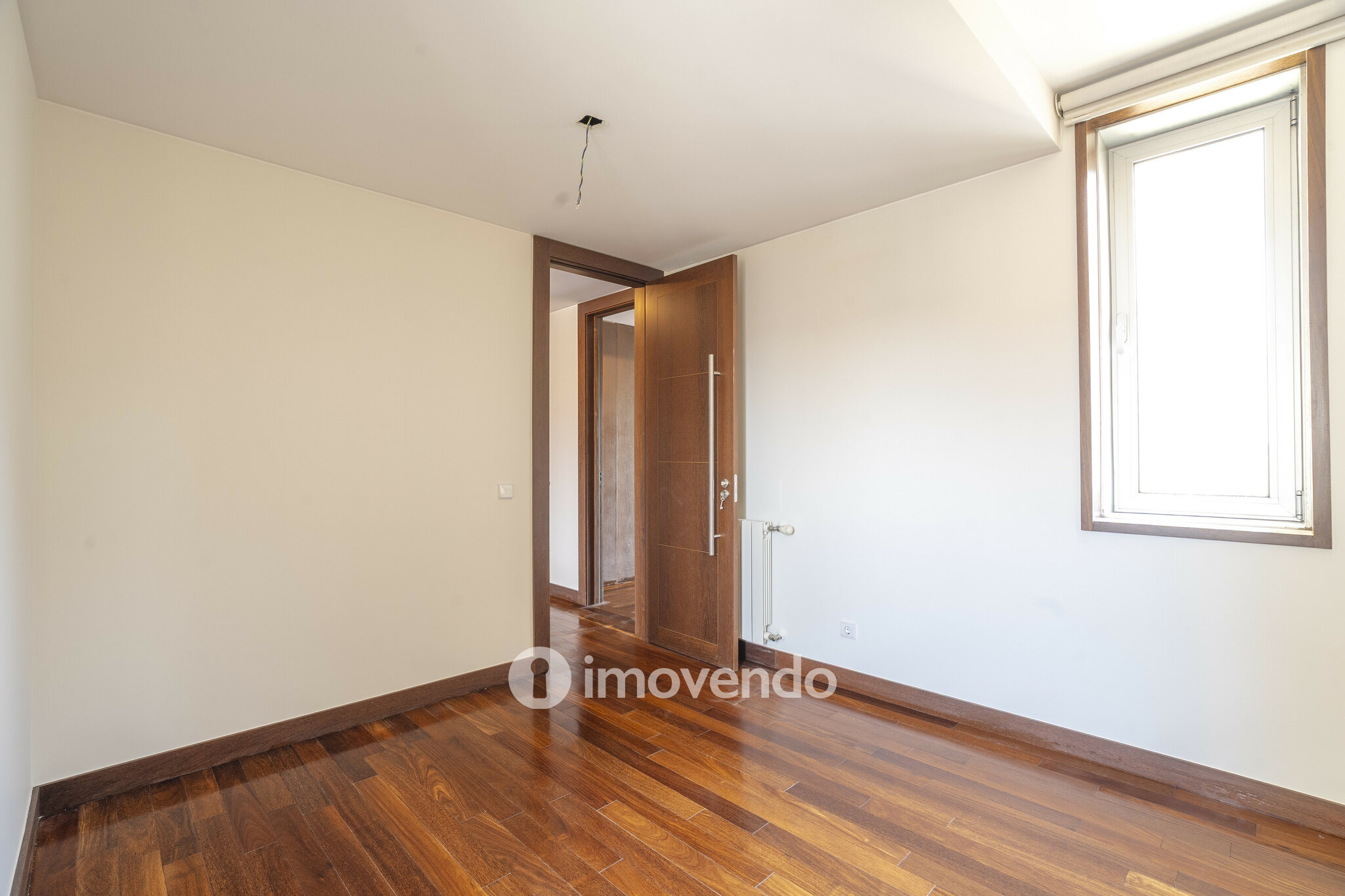 Apartamento T4, com vista rio e estacionamento, em Vila Nova de Gaia