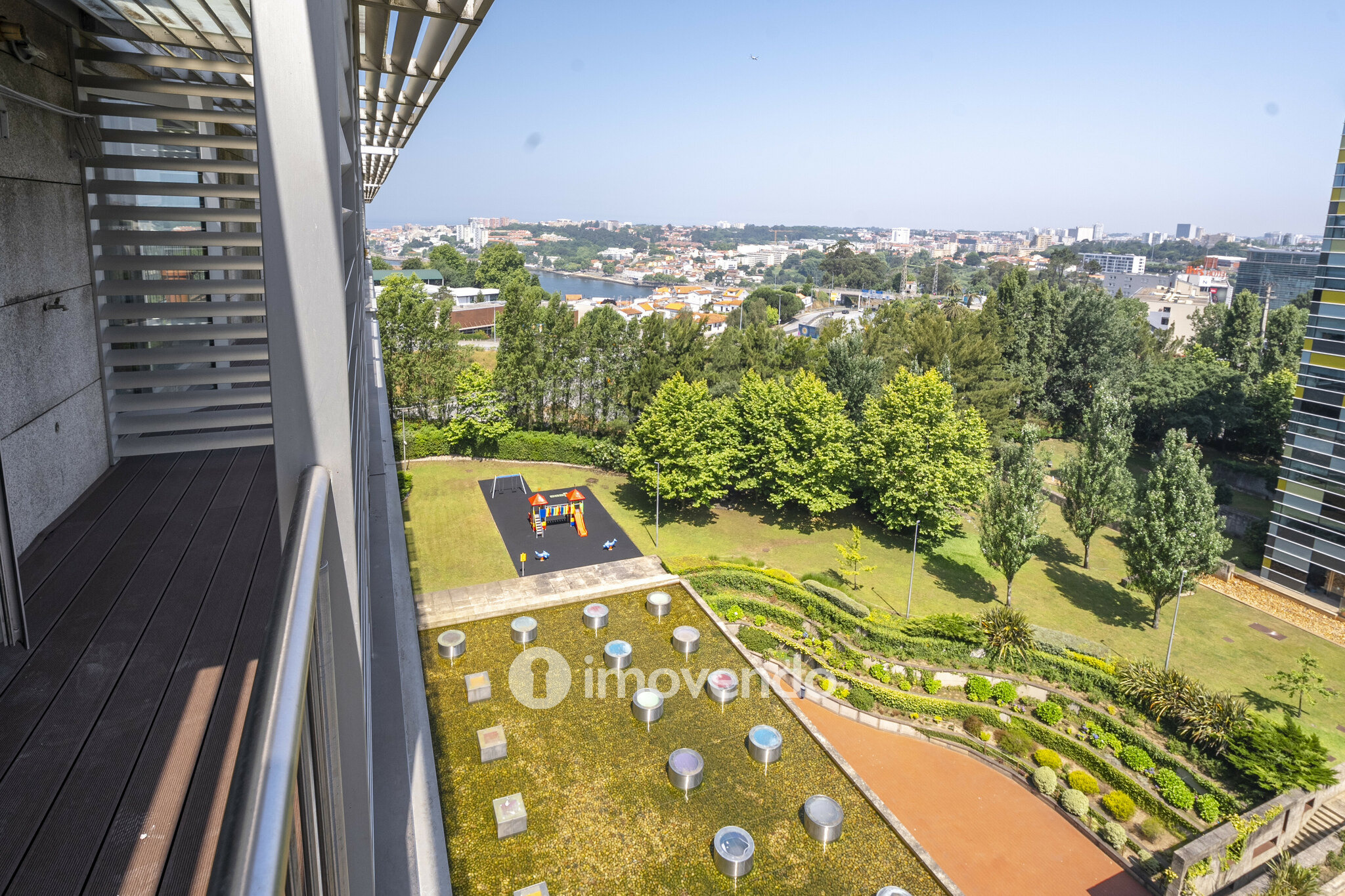 Apartamento T4, com vista rio e estacionamento, em Vila Nova de Gaia