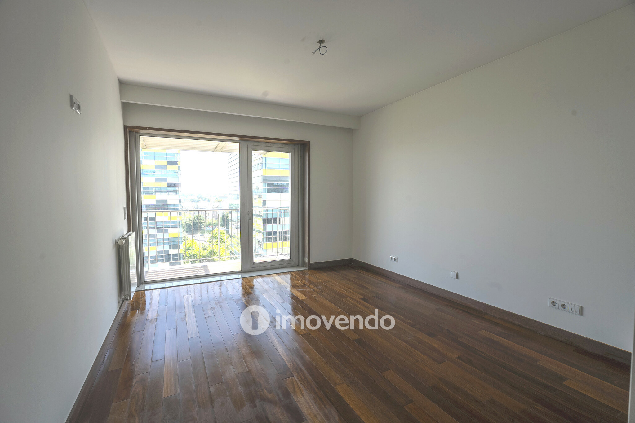 Apartamento T4, com vista rio e estacionamento, em Vila Nova de Gaia