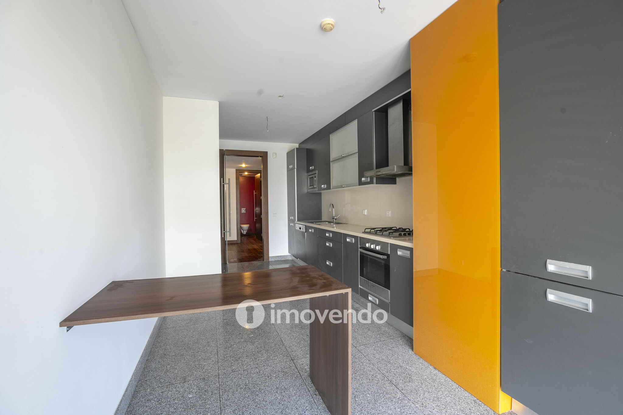 Apartamento T4, com vista rio e estacionamento, em Vila Nova de Gaia