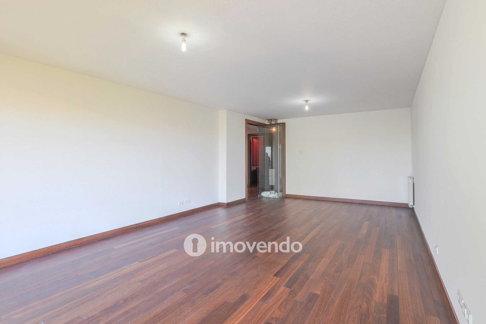 Apartamento T4, com vista rio e estacionamento, em Vila Nova de Gaia