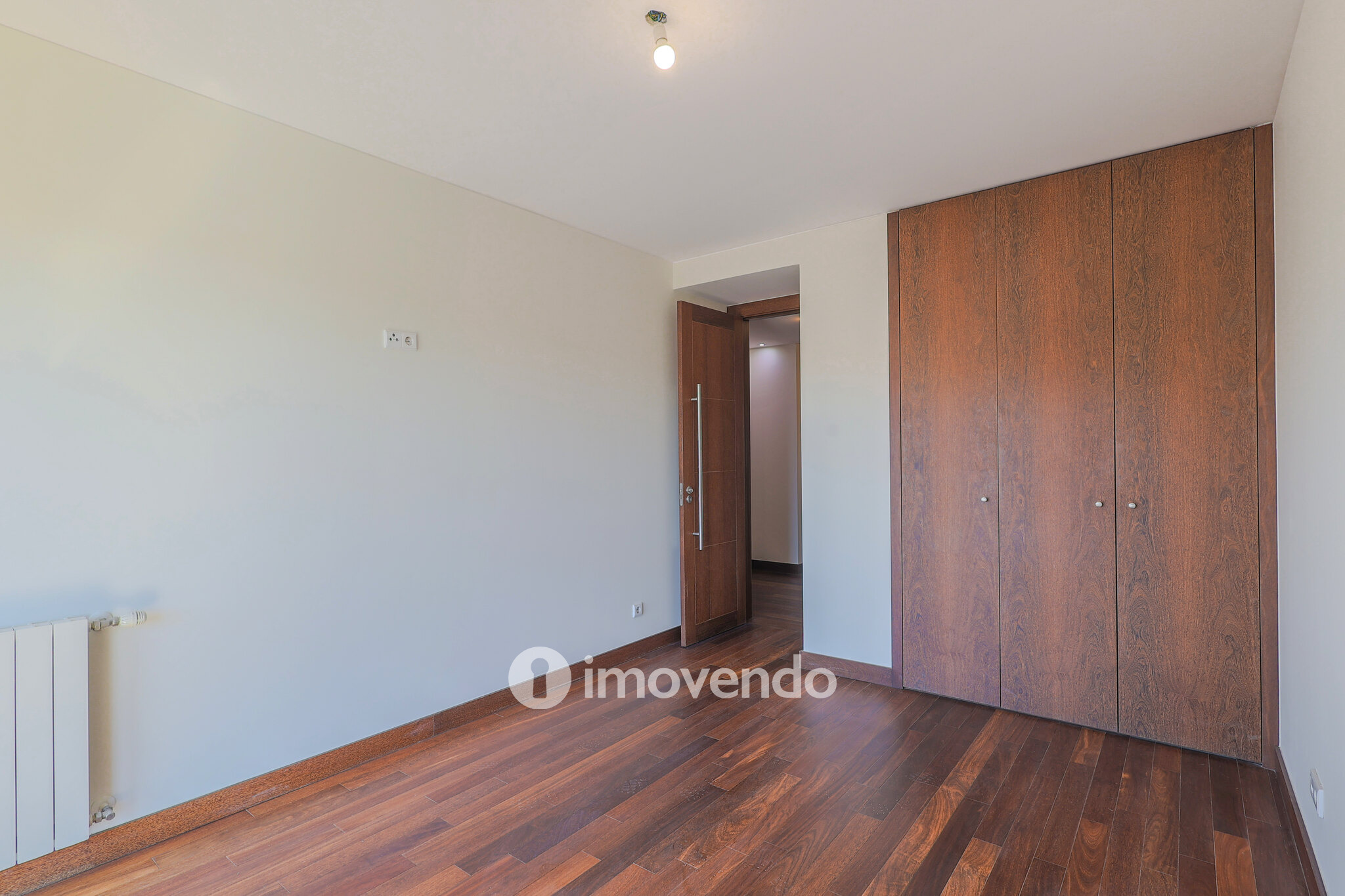 Apartamento T4, com vista rio e estacionamento, em Vila Nova de Gaia