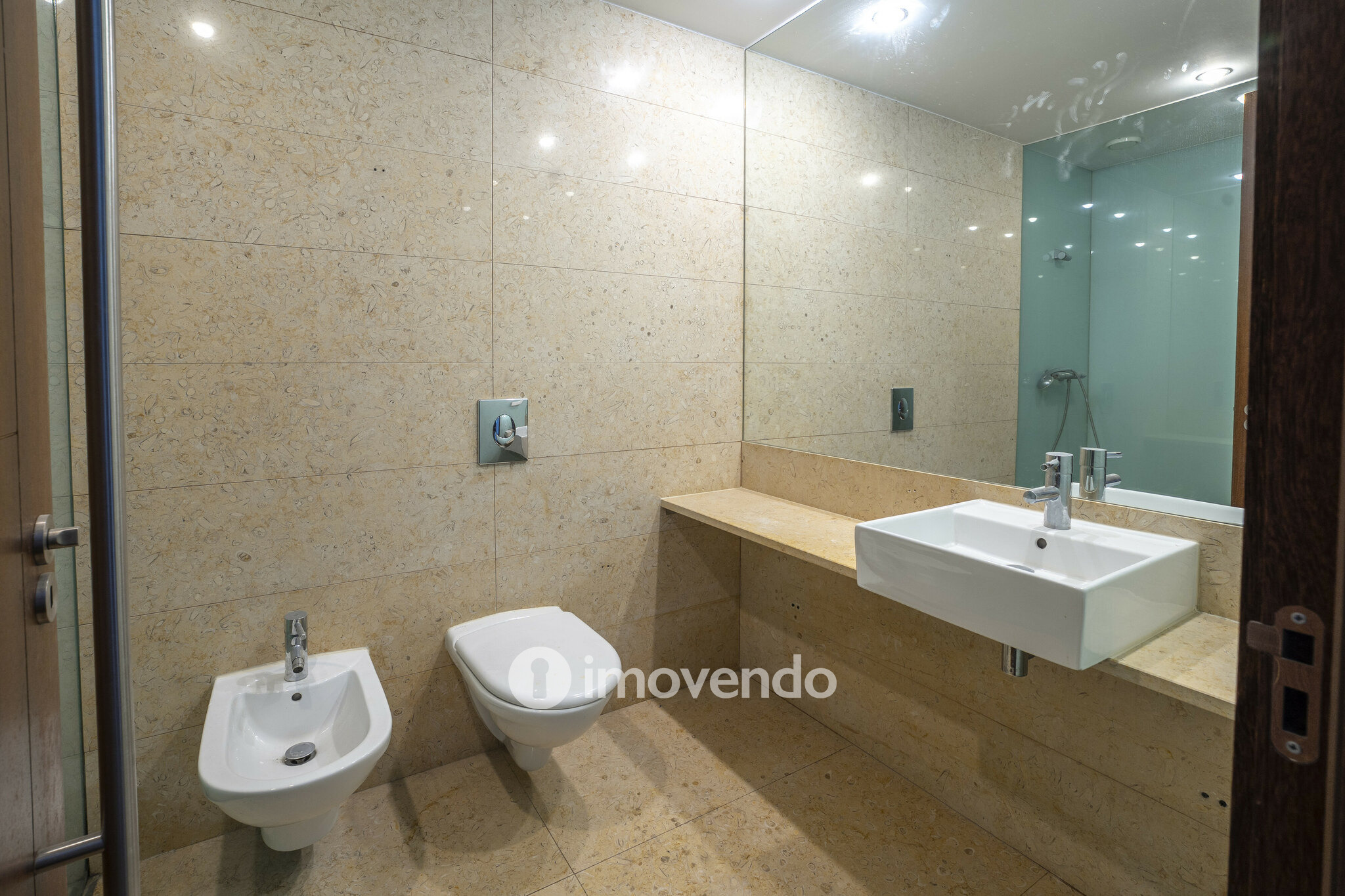 Apartamento T4, com vista rio e estacionamento, em Vila Nova de Gaia