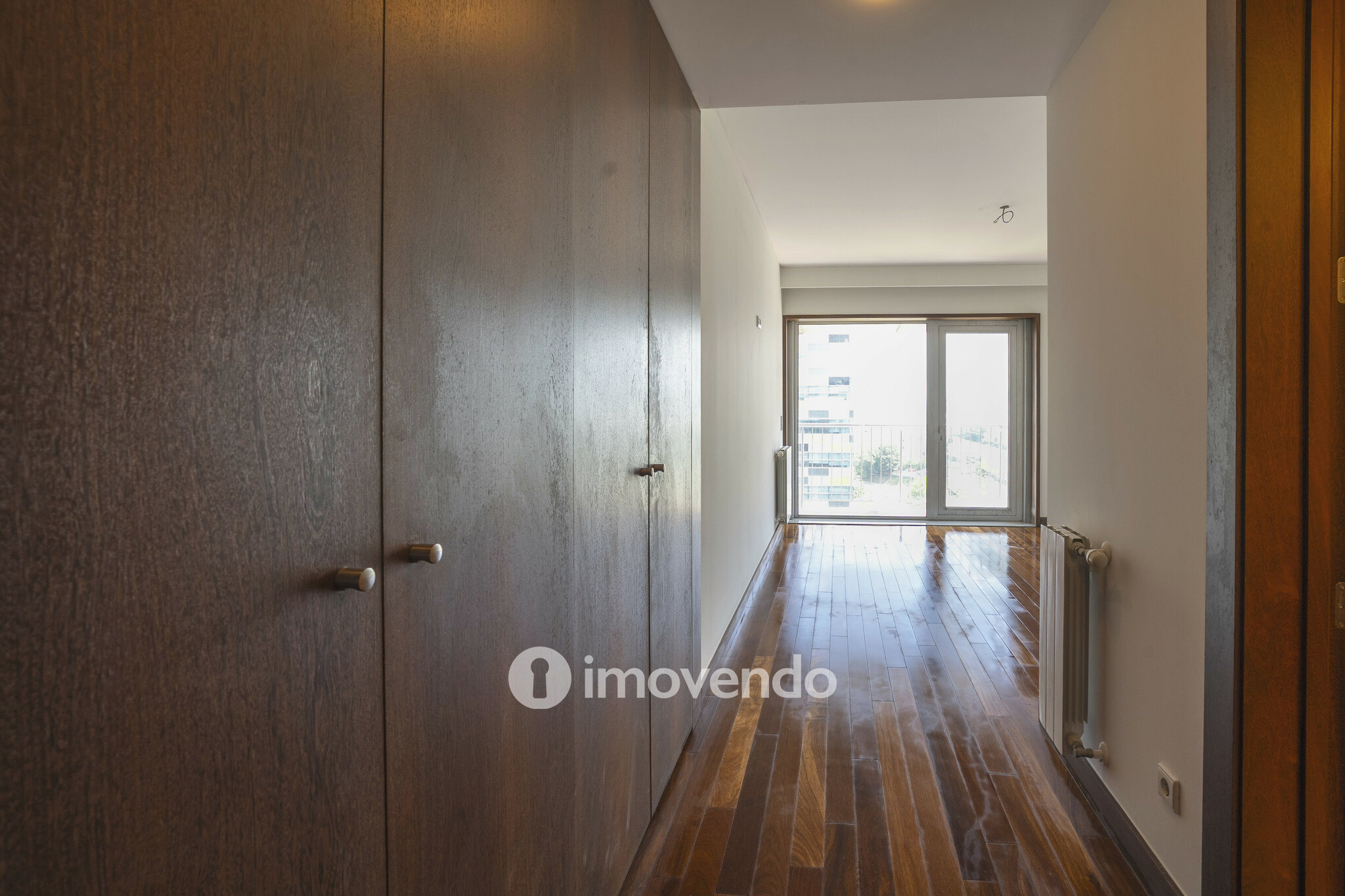 Apartamento T4, com vista rio e estacionamento, em Vila Nova de Gaia