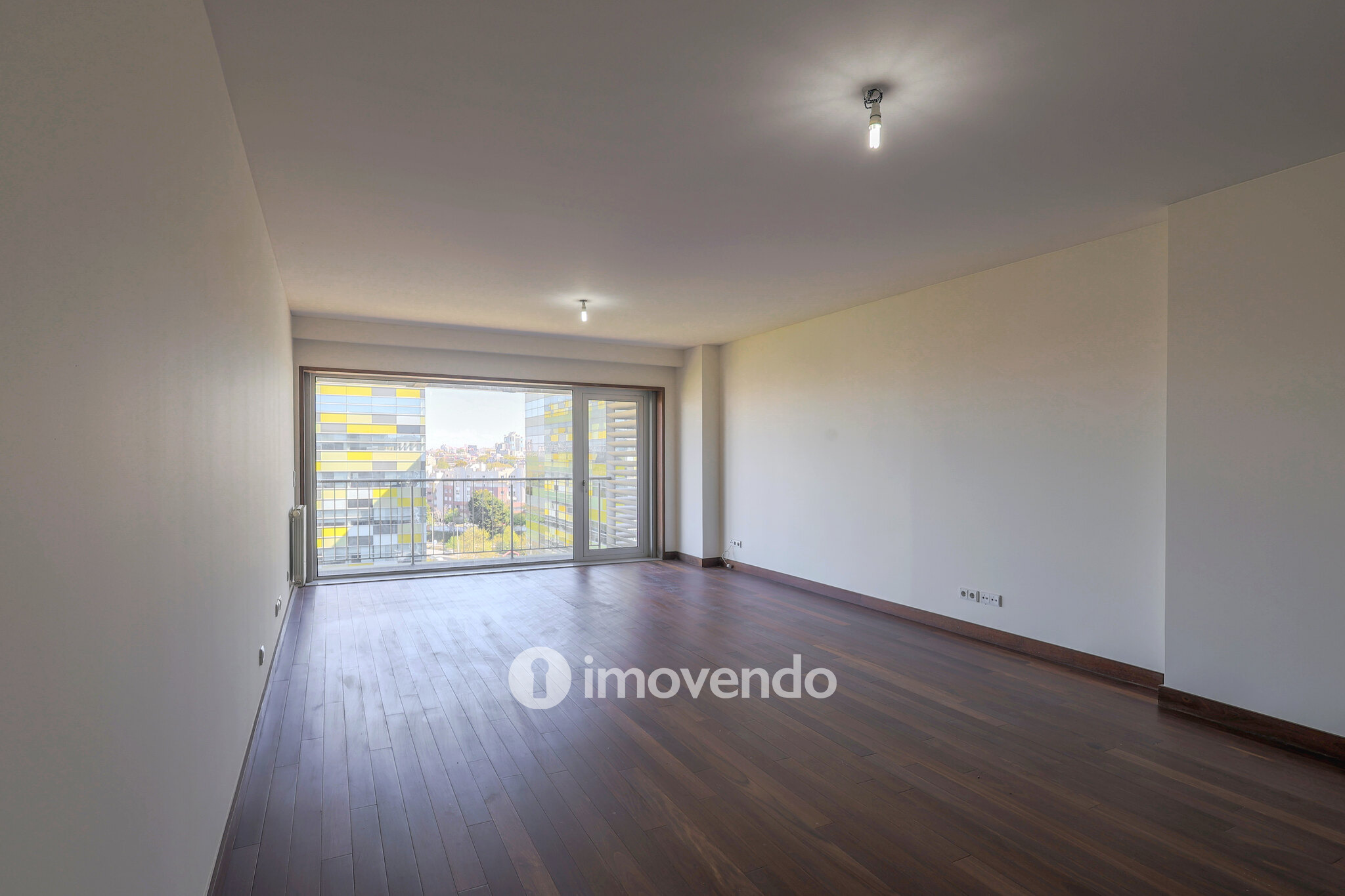 Apartamento T4, com vista rio e estacionamento, em Vila Nova de Gaia