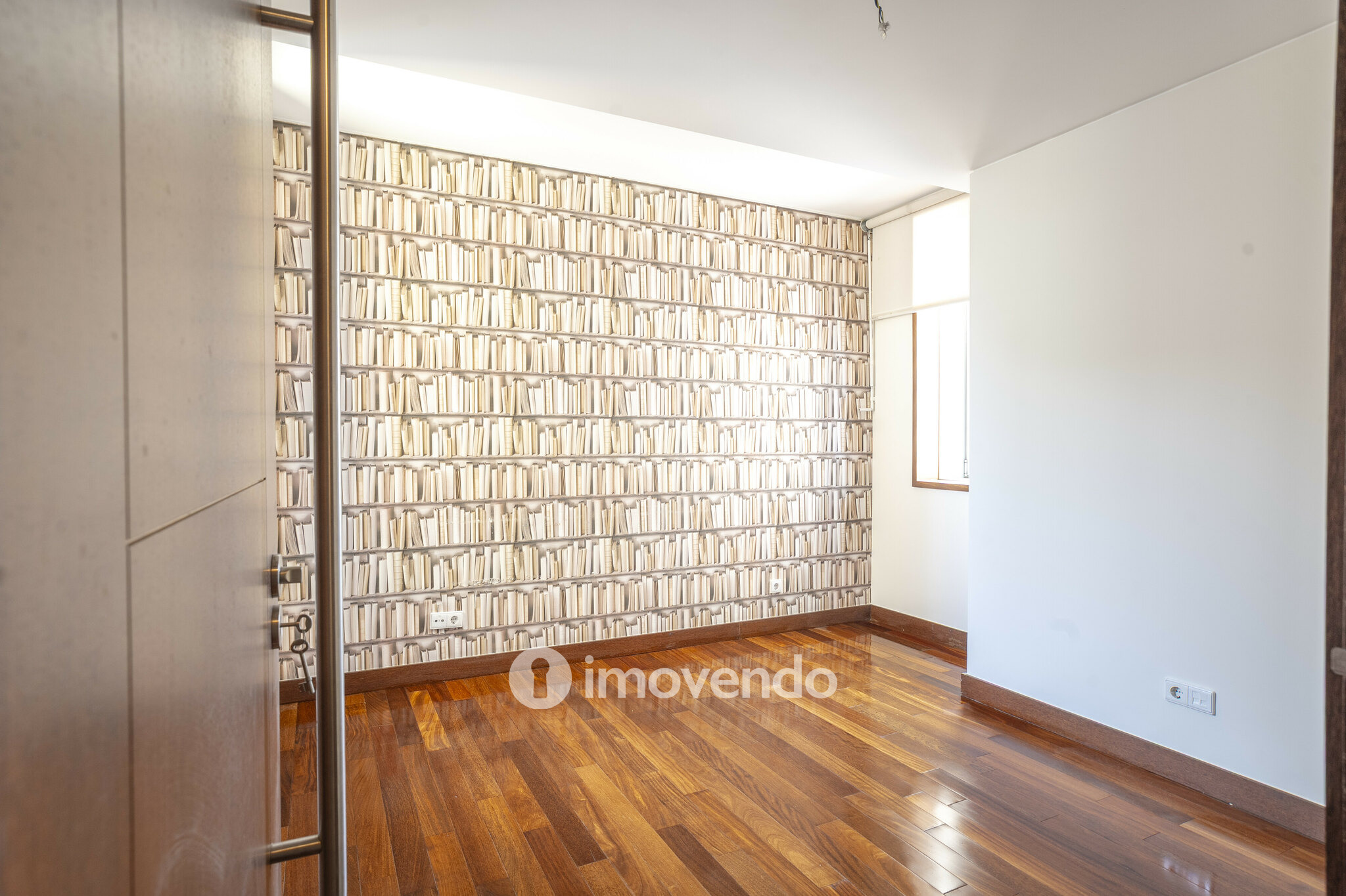 Apartamento T4, com vista rio e estacionamento, em Vila Nova de Gaia