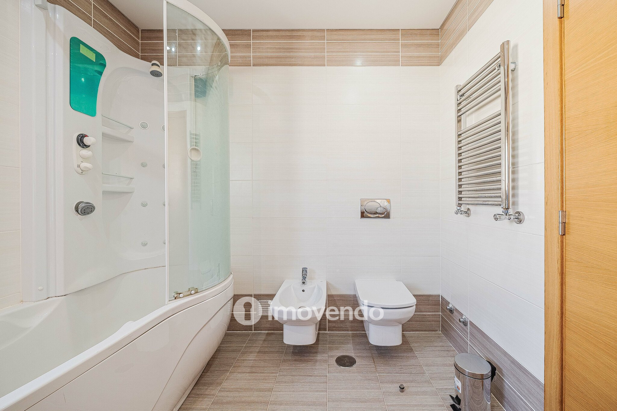 Moradia T4, com condomínio com piscina, em Almargem do Bispo