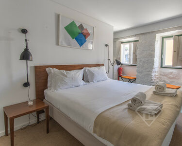 Apartamento T0, remodelado, equipado e mobilado, no coração do Porto