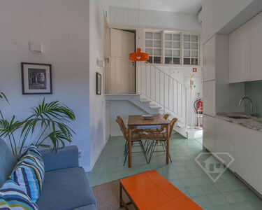 Apartamento T1, remodelado, equipado e mobilado, no coração do Porto