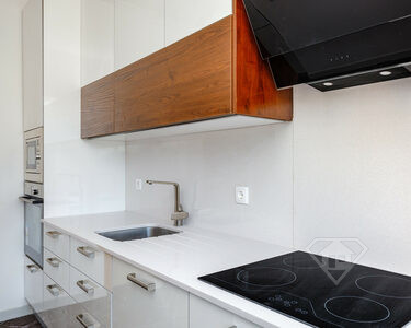 Apartamento T2 totalmente remodelado e com cozinha equipada, em Queluz