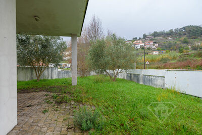 Moradia T3 com jardim, próximo das margens do Rio Douro, em Baião