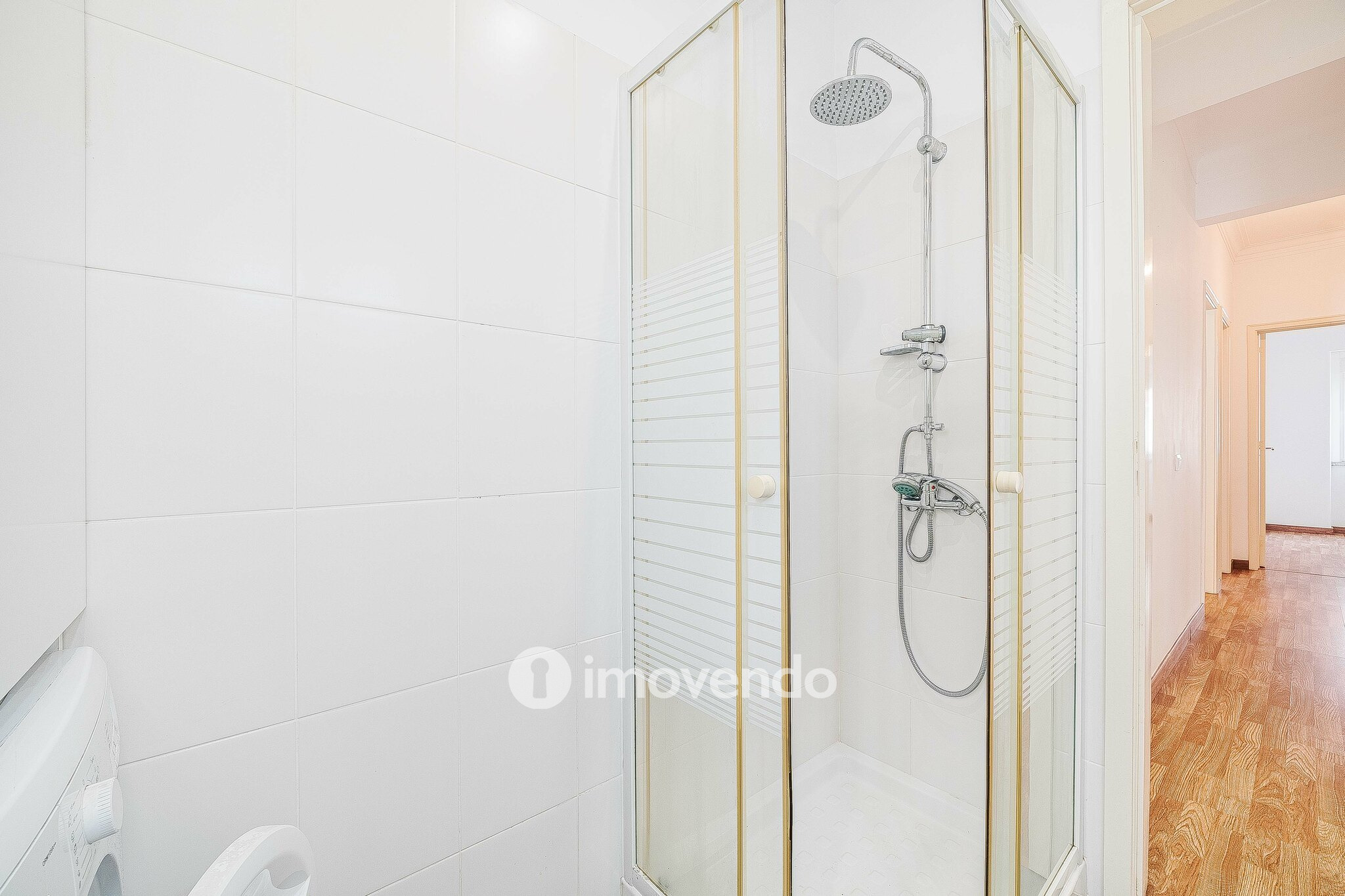 Apartamento T2 pronto a habitar, com espaço exterior, na Amadora