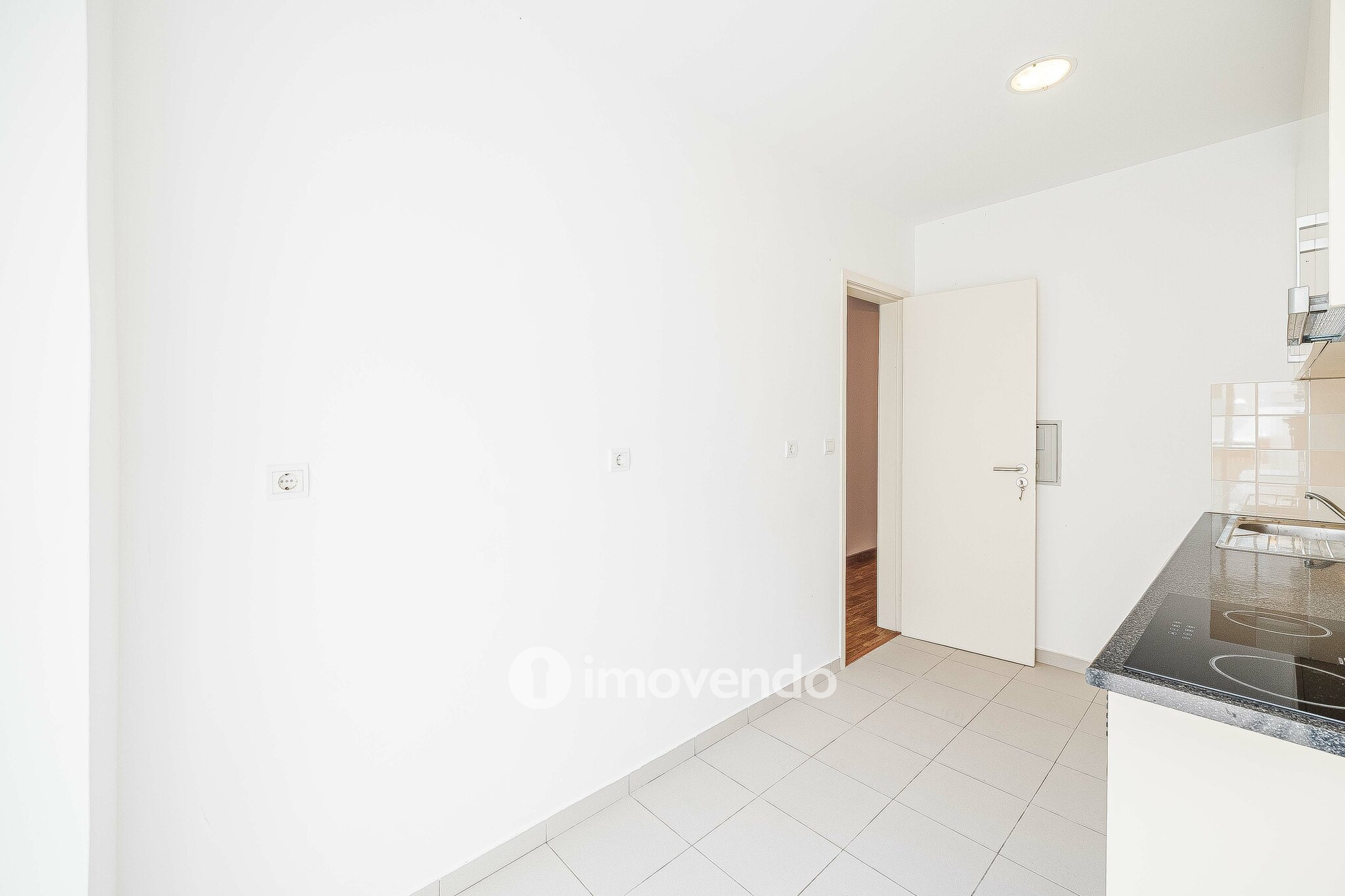 Apartamento T2 pronto a habitar, com espaço exterior, na Amadora