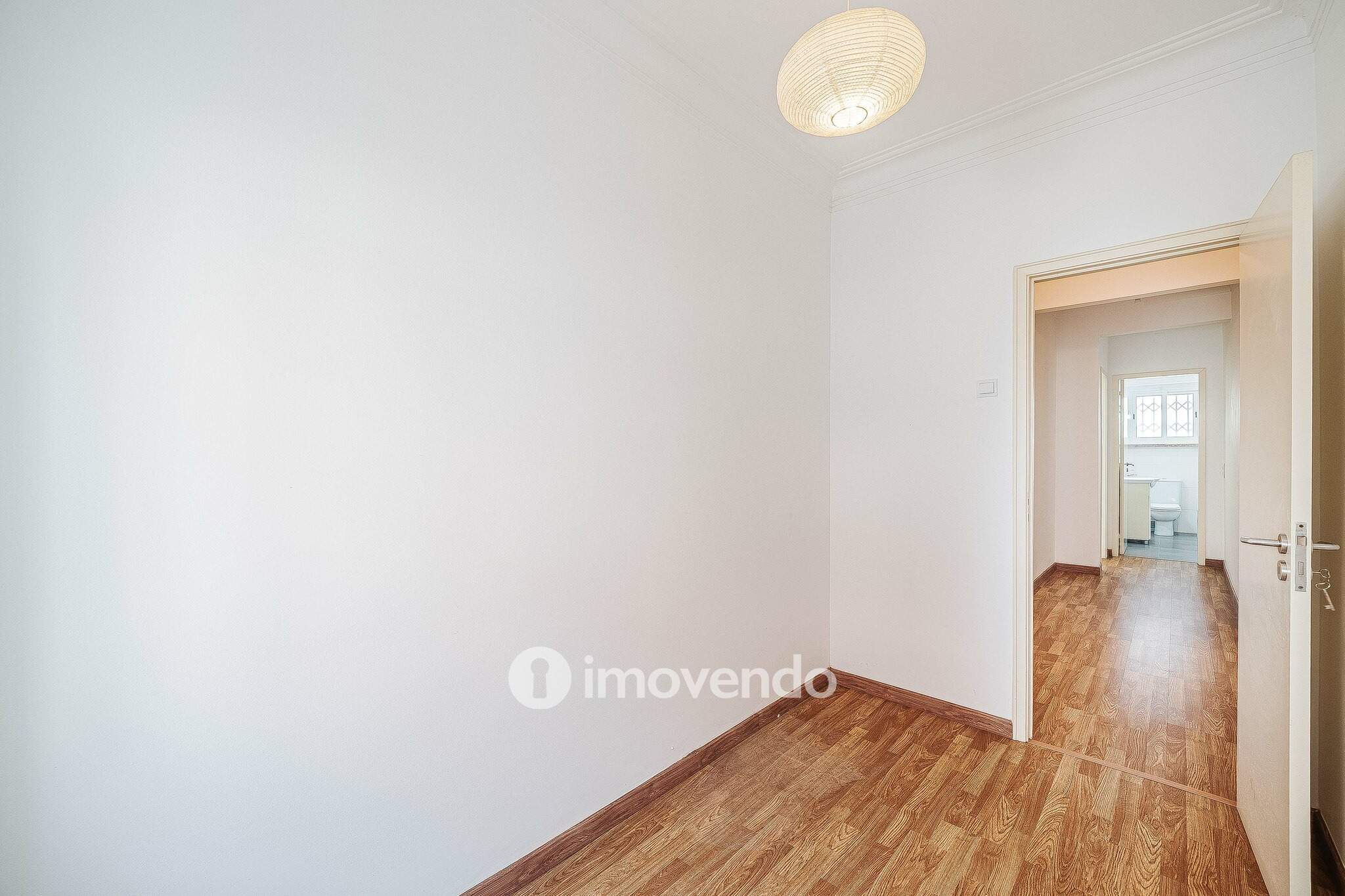 Apartamento T2 pronto a habitar, com espaço exterior, na Amadora