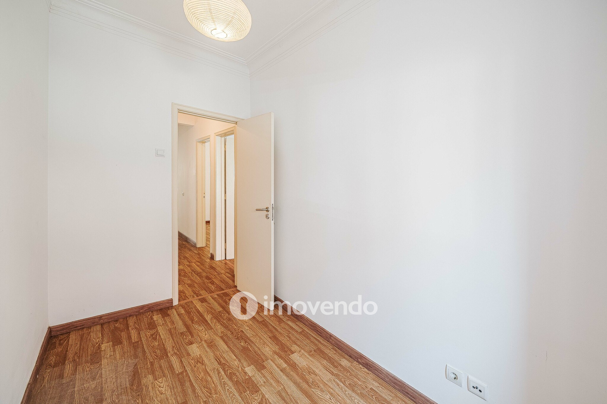 Apartamento T2 pronto a habitar, com espaço exterior, na Amadora
