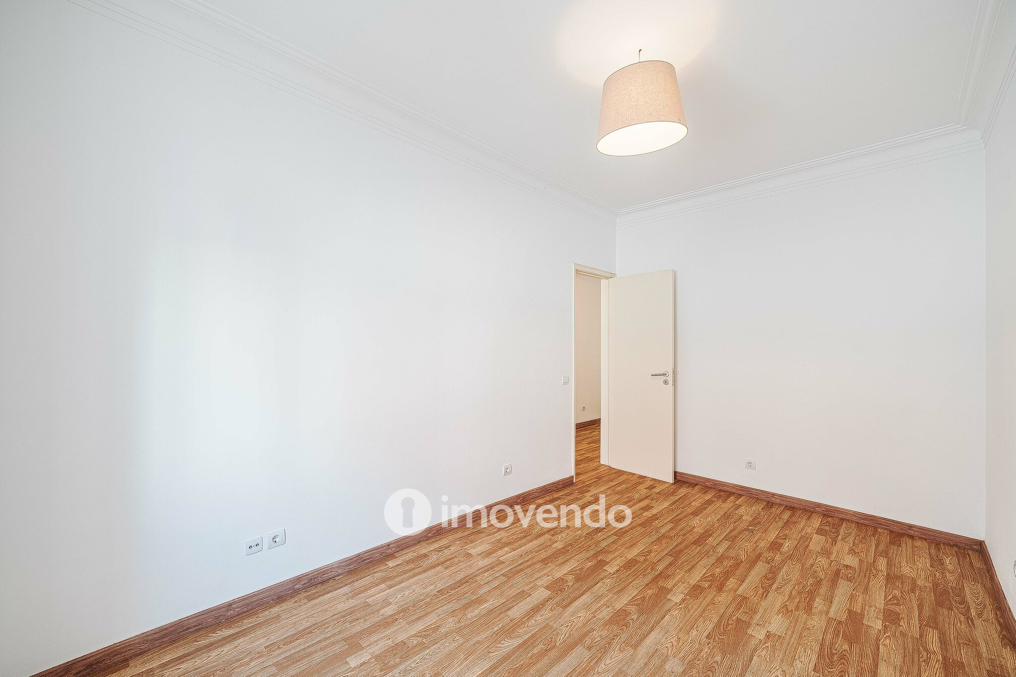 Apartamento T2 pronto a habitar, com espaço exterior, na Amadora