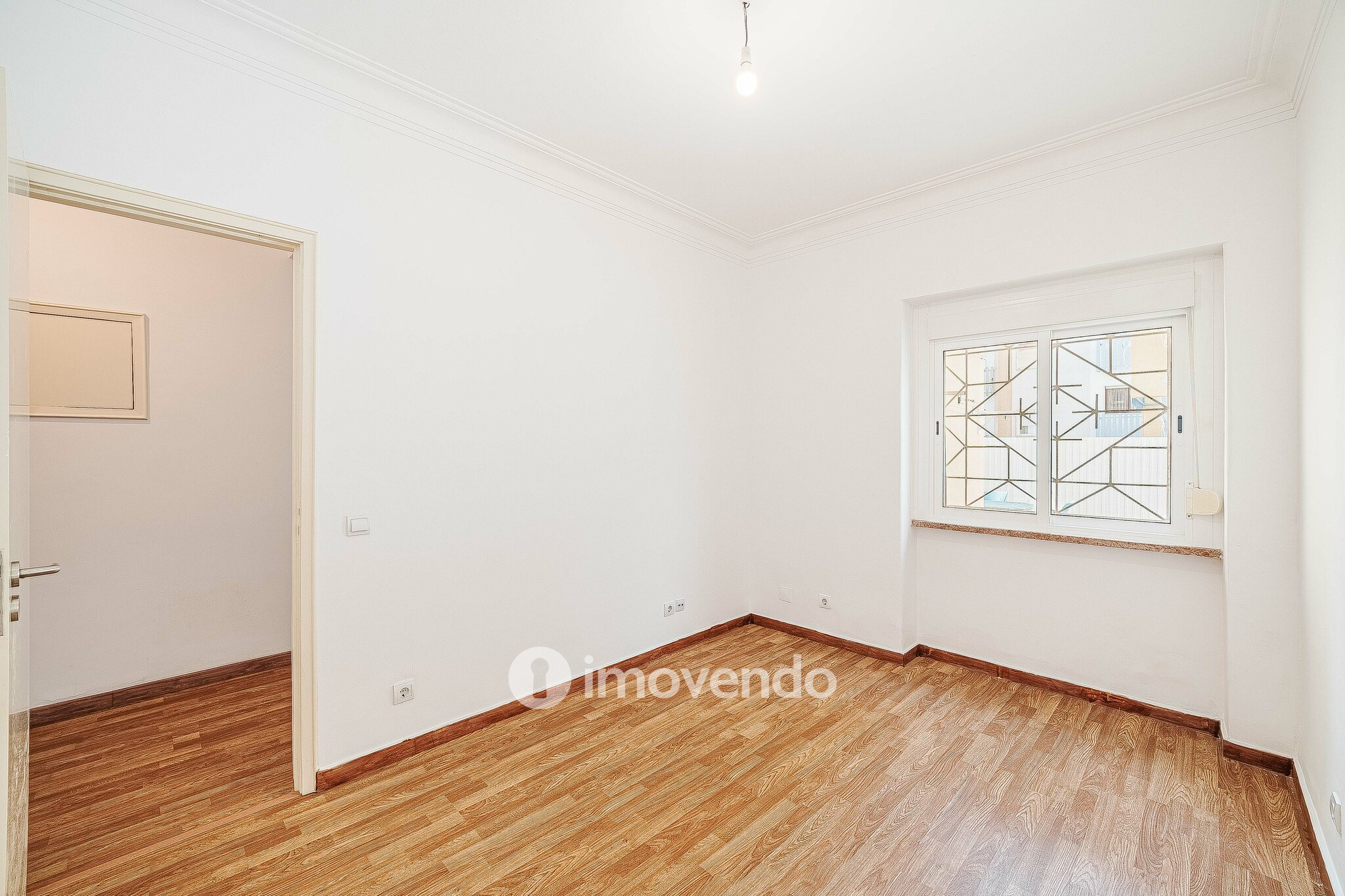 Apartamento T2 pronto a habitar, com espaço exterior, na Amadora