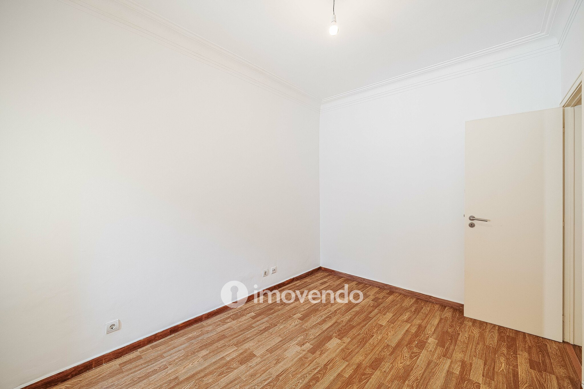 Apartamento T2 pronto a habitar, com espaço exterior, na Amadora