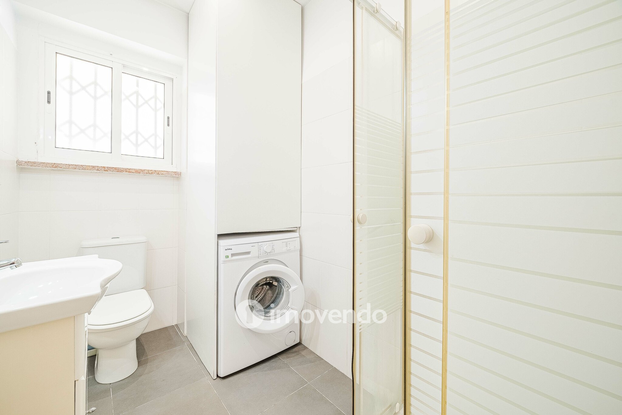 Apartamento T2 pronto a habitar, com espaço exterior, na Amadora
