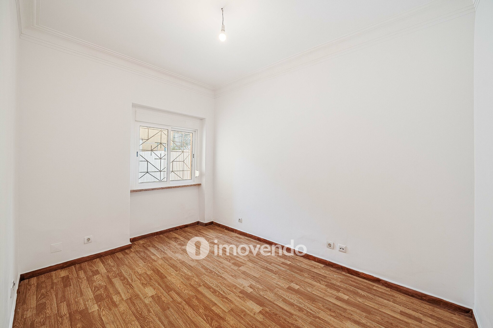 Apartamento T2 pronto a habitar, com espaço exterior, na Amadora