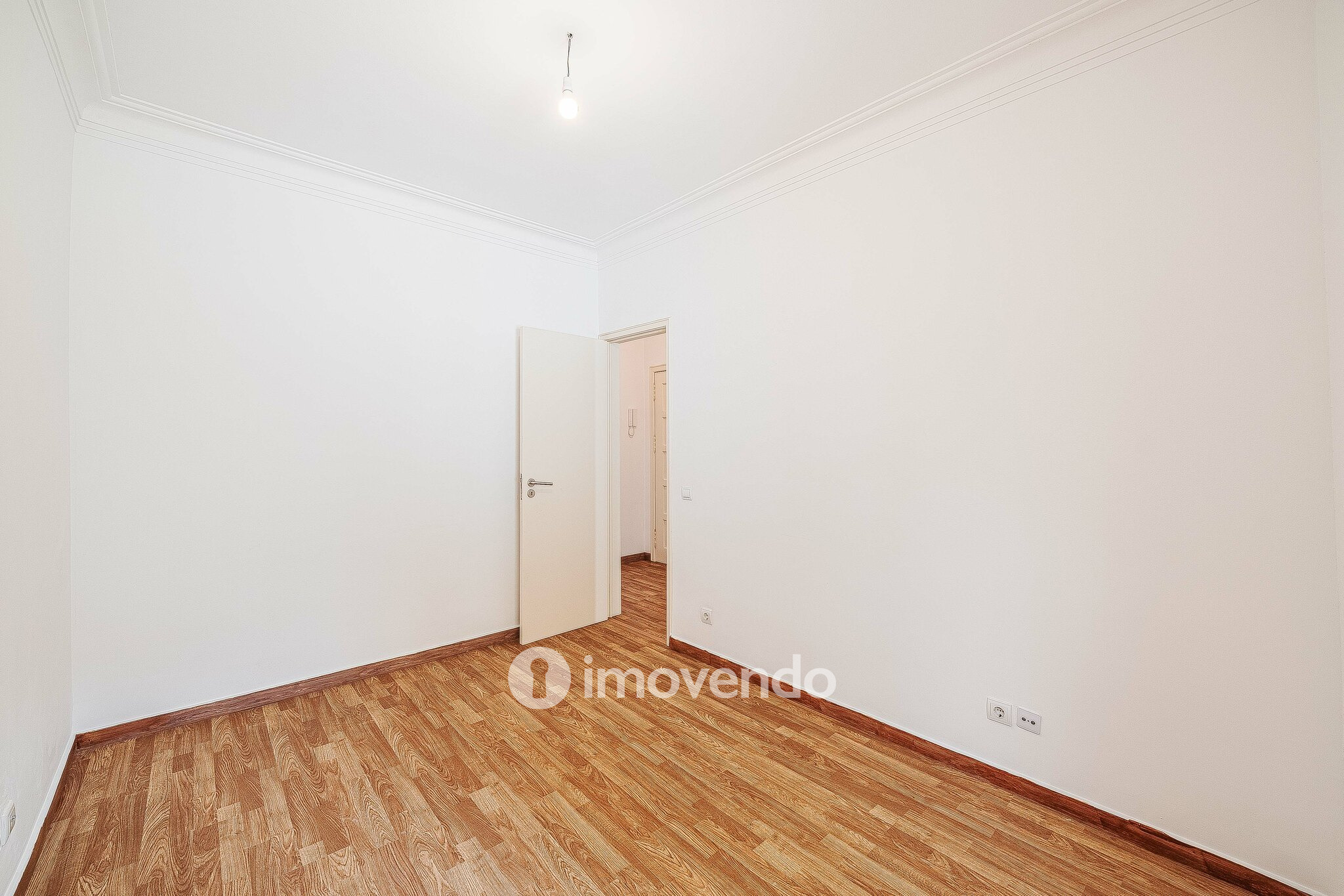 Apartamento T2 pronto a habitar, com espaço exterior, na Amadora