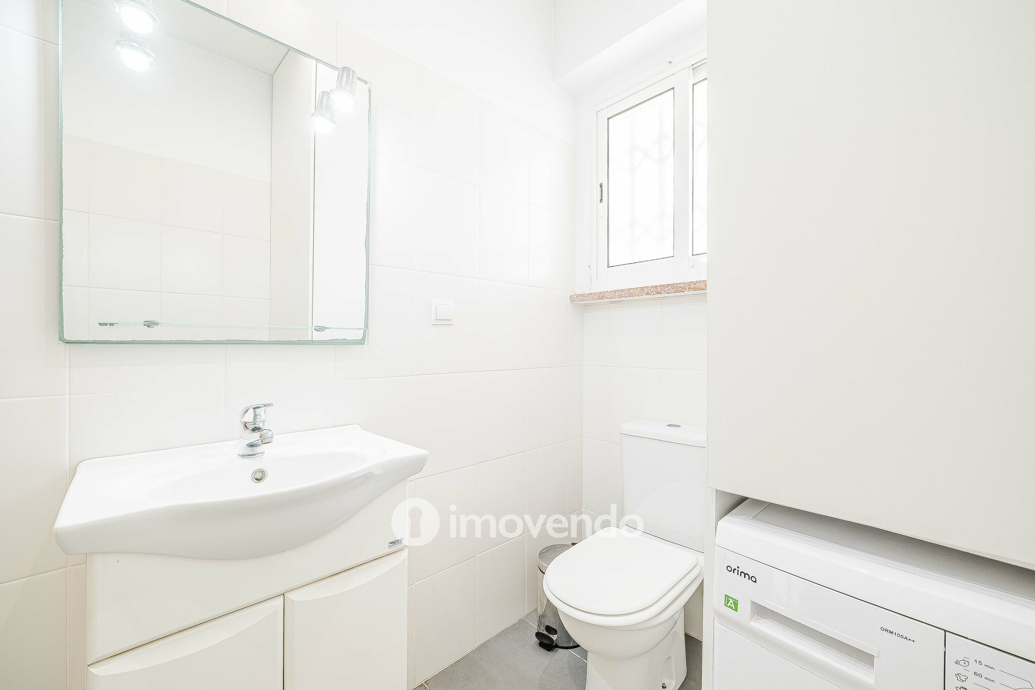 Apartamento T2 pronto a habitar, com espaço exterior, na Amadora