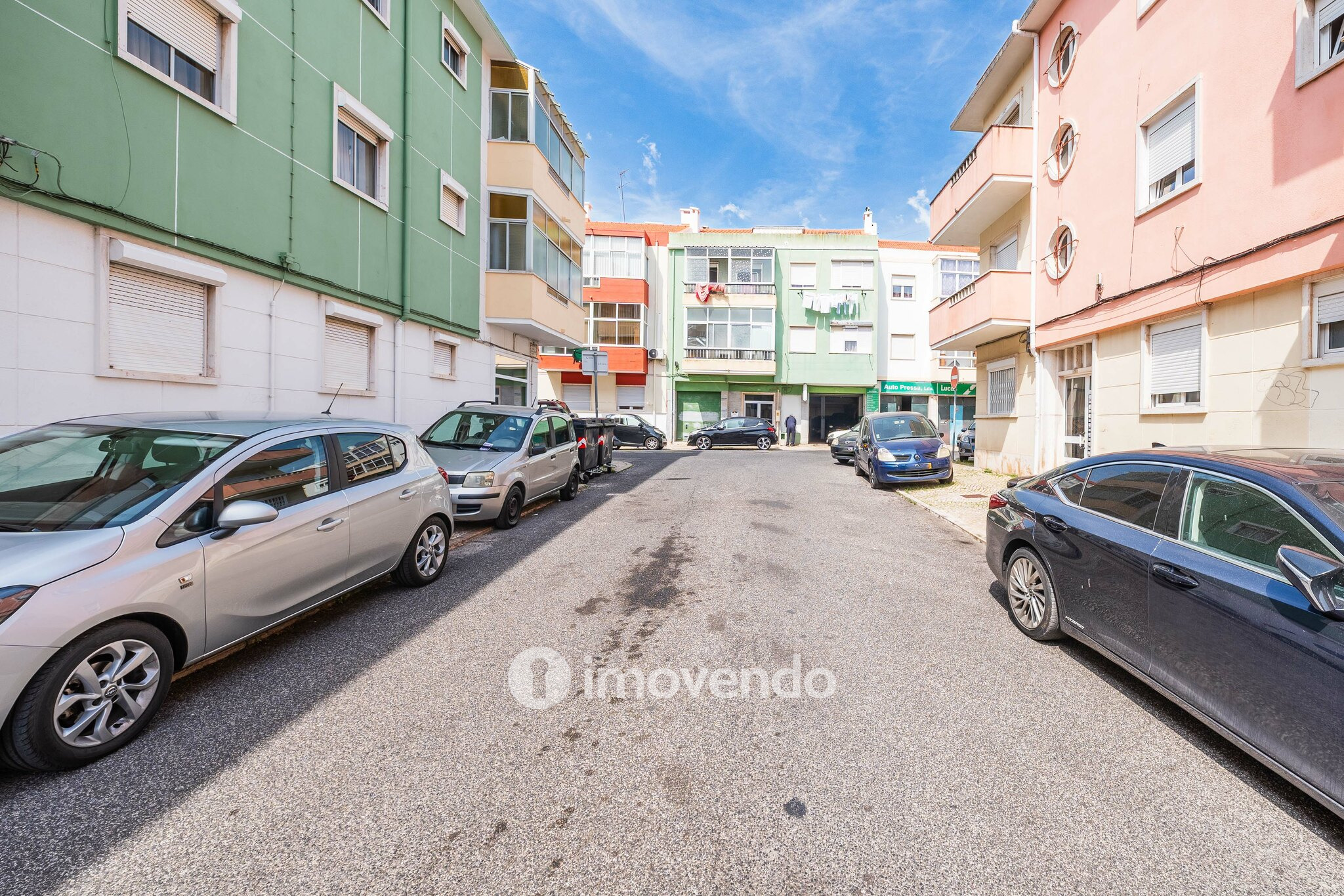 Apartamento T2 pronto a habitar, com espaço exterior, na Amadora