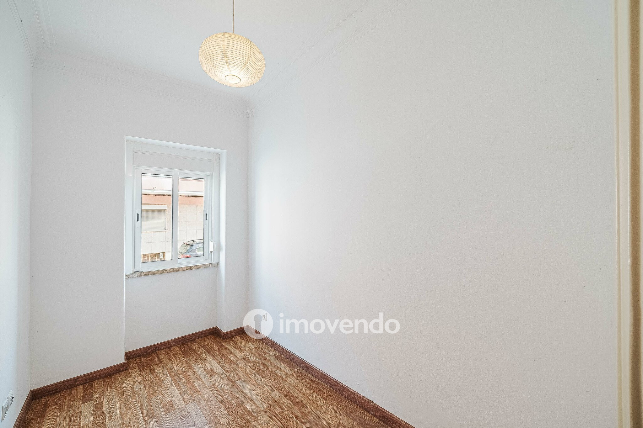 Apartamento T2 pronto a habitar, com espaço exterior, na Amadora