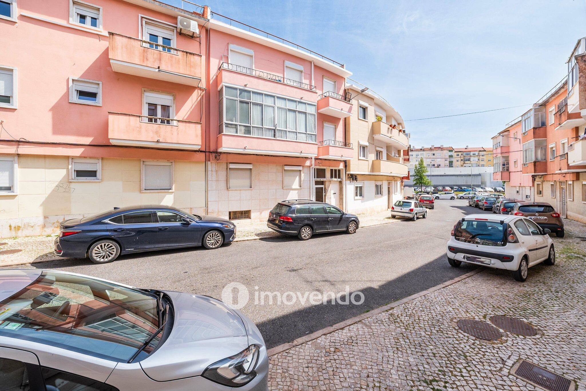 Apartamento T2 pronto a habitar, com espaço exterior, na Amadora