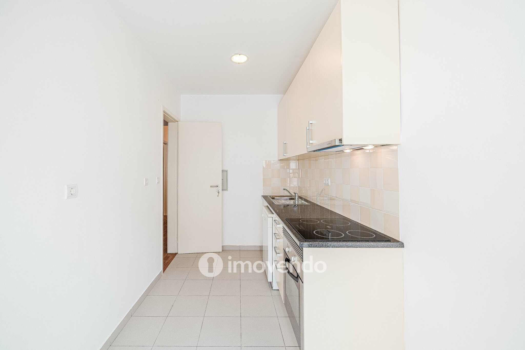 Apartamento T2 pronto a habitar, com espaço exterior, na Amadora