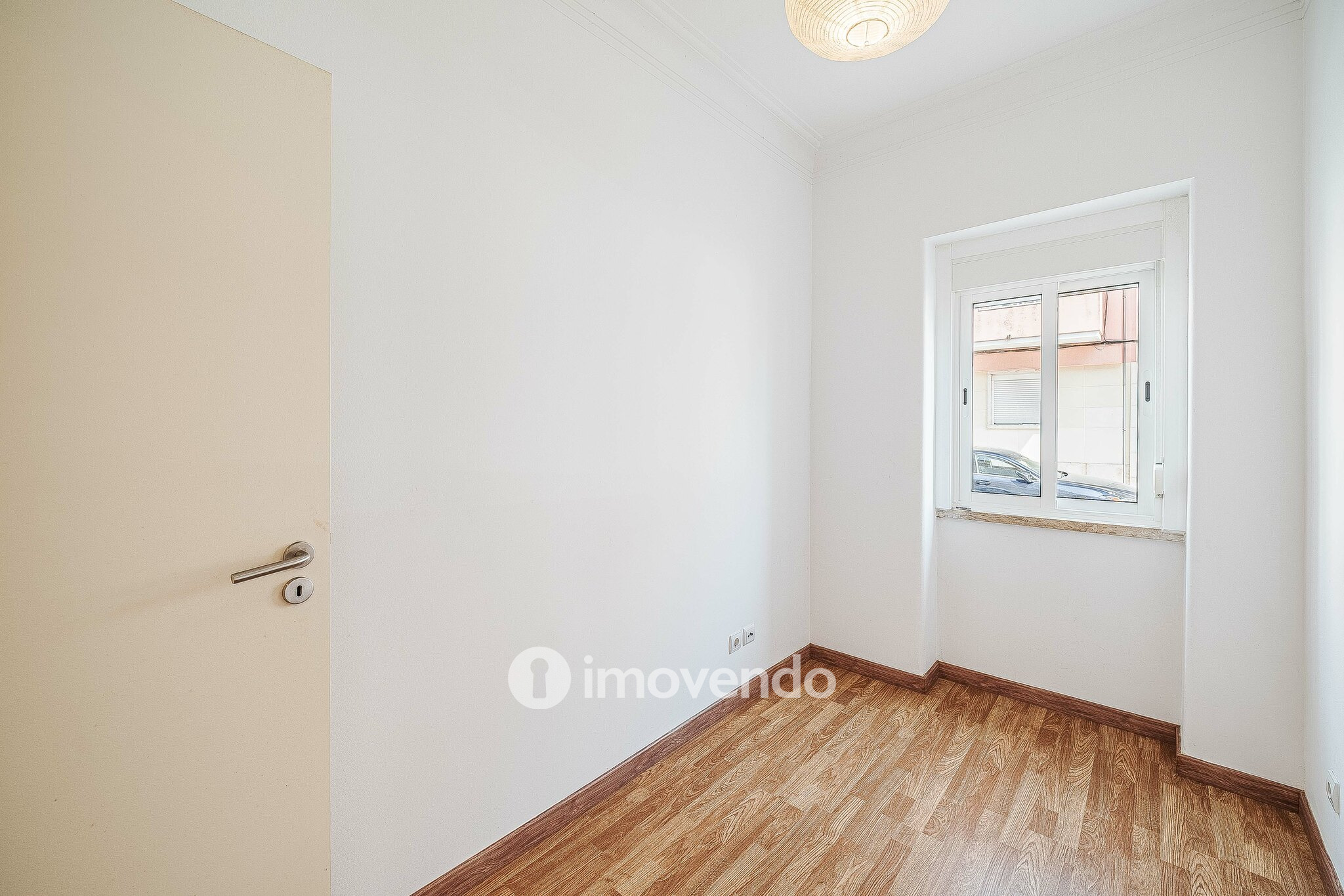Apartamento T2 pronto a habitar, com espaço exterior, na Amadora