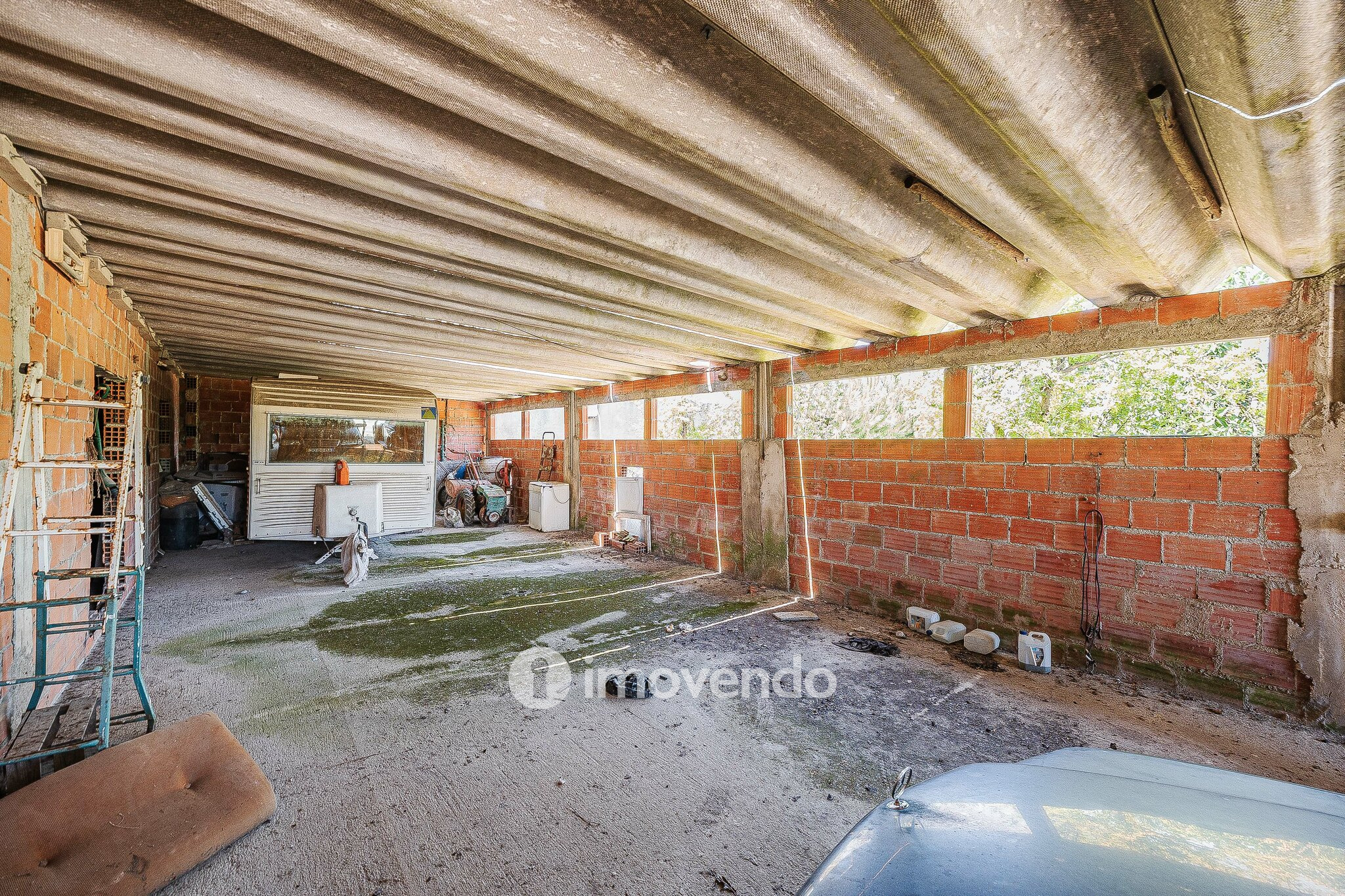 Moradia T3, com um terreno enorme de 5960m², na Quinta do Anjo